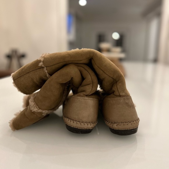 Tory Burch. winter boots.  Size 7. - Picture 5 of 6